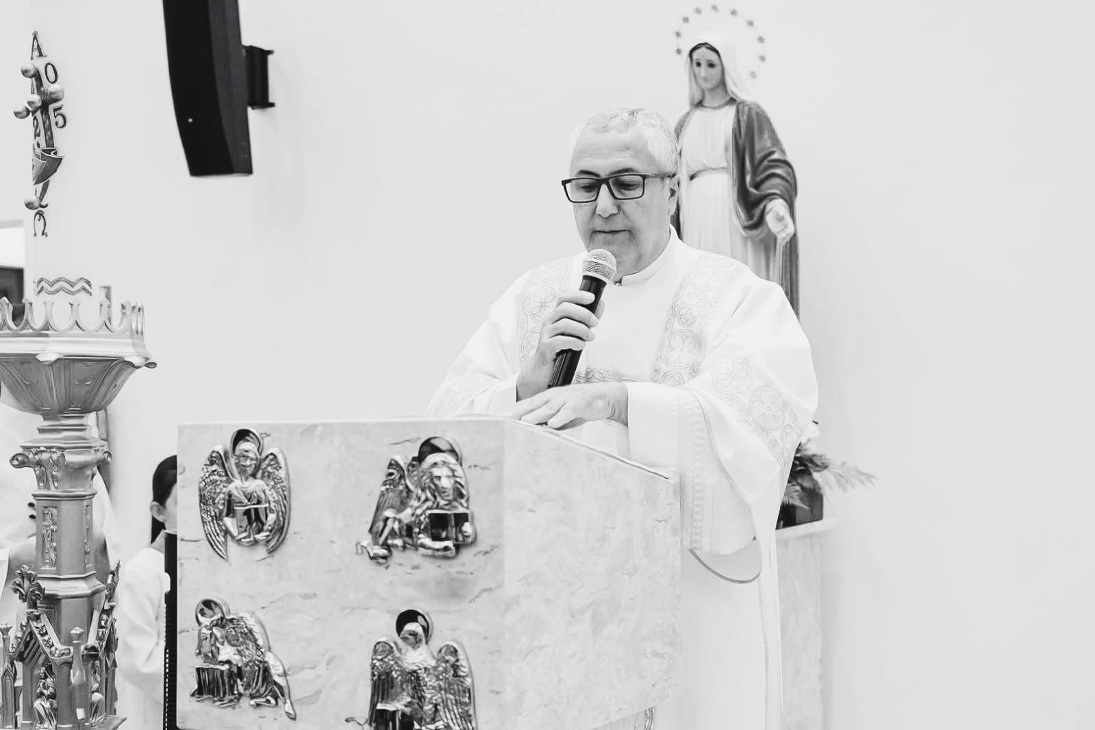 Fiéis se despedem do diácono Ademir Blanco às 13h30 em missa de corpo presente